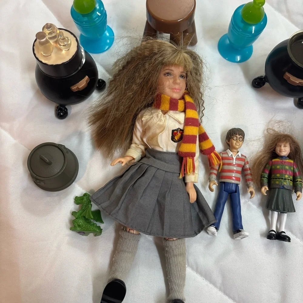 Harry Potter Wizard Doll Set with Accessories- 3 dolls play set and dragon